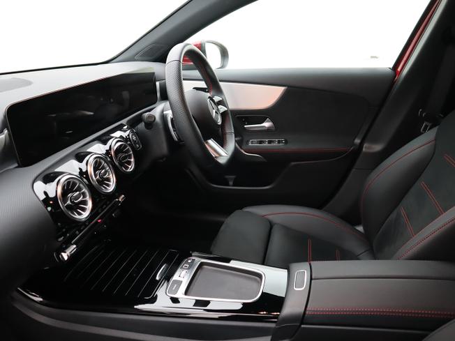 MERCEDES-BENZ A Class Photo 3