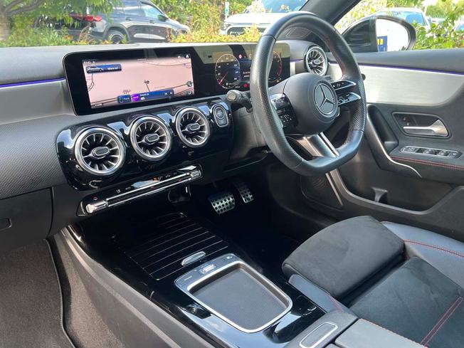 MERCEDES-BENZ A Class Photo 3