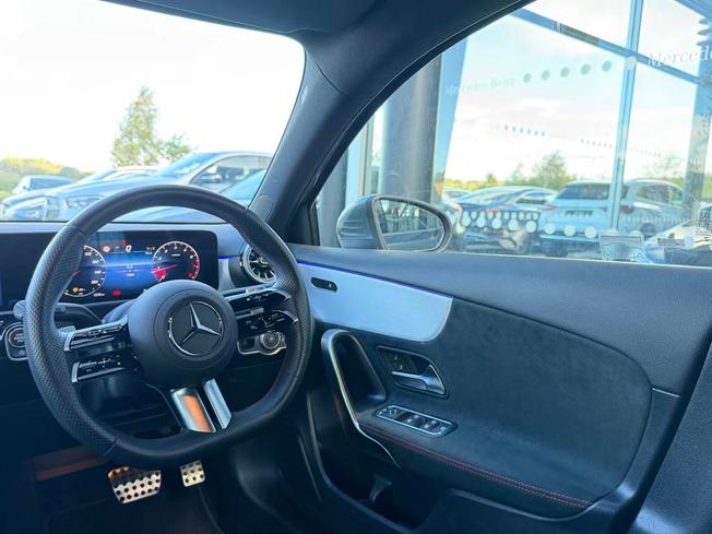MERCEDES-BENZ A Class Photo 40