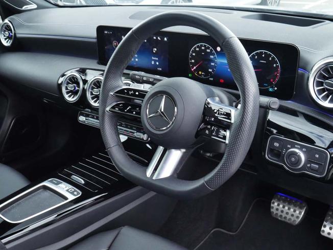 MERCEDES-BENZ A Class Photo 34