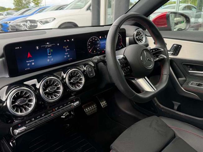 MERCEDES-BENZ A Class Photo 3