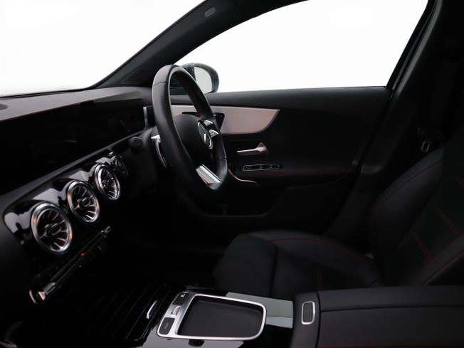 MERCEDES-BENZ A Class Photo 16