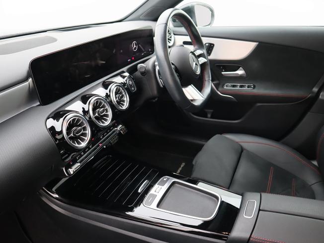 MERCEDES-BENZ A Class Photo 3