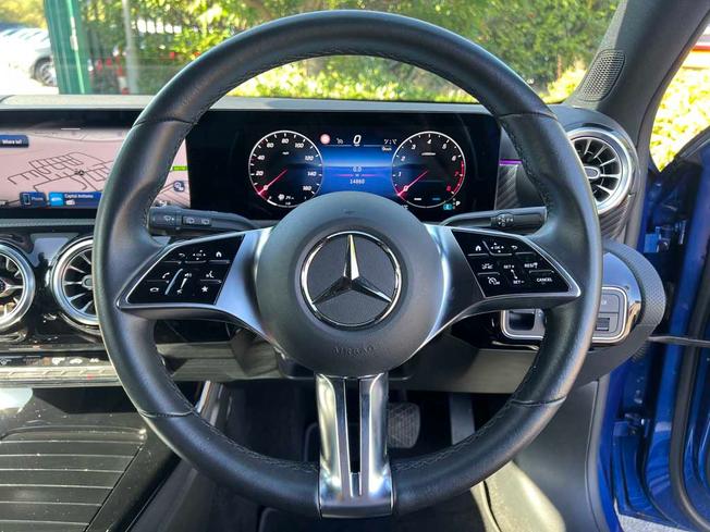 MERCEDES-BENZ A Class Photo 22