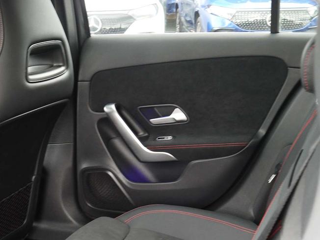 Mercedes-Benz A Class Photo 38