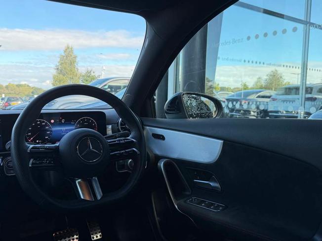 MERCEDES-BENZ A Class Photo 40