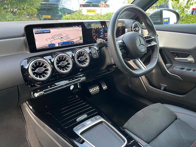 MERCEDES-BENZ A Class Photo 3