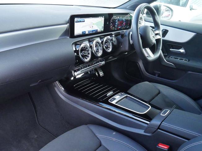 MERCEDES-BENZ A Class Photo 3