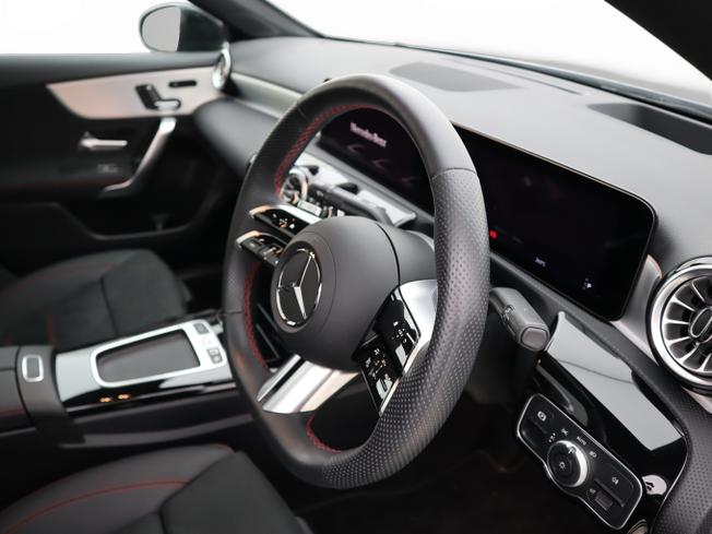 MERCEDES-BENZ A Class Photo 12
