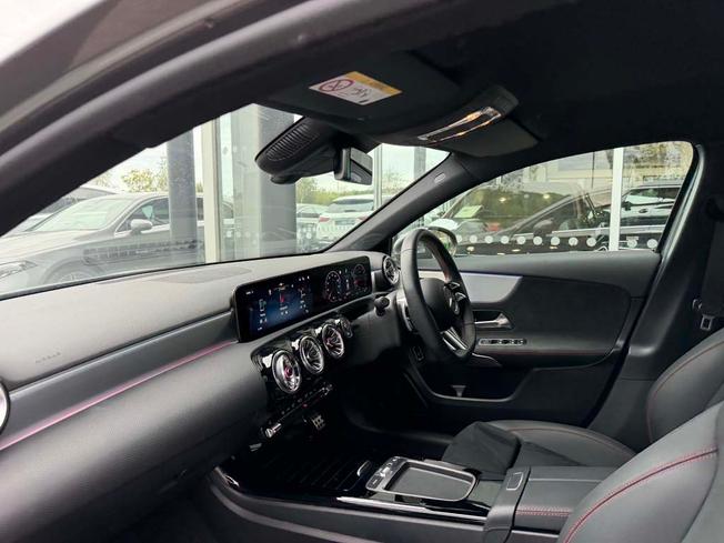 MERCEDES-BENZ A Class Photo 3