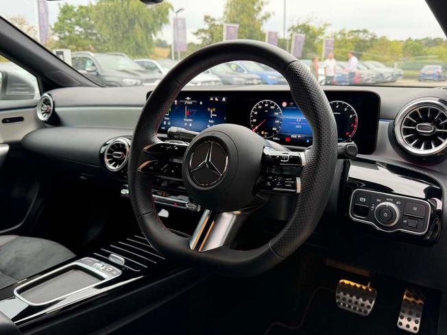 MERCEDES-BENZ A Class Photo 38