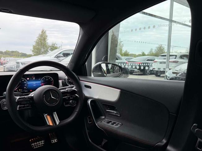 MERCEDES-BENZ A Class Photo 40
