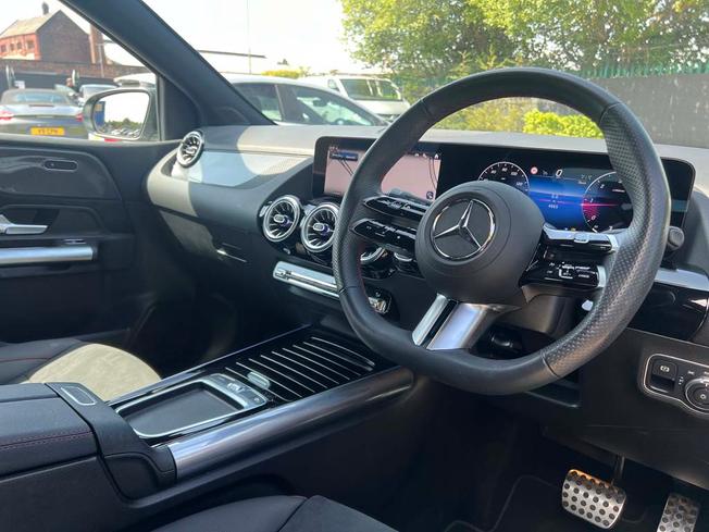 MERCEDES-BENZ B Class Photo 22