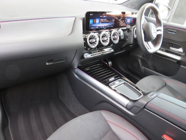 MERCEDES-BENZ B Class Photo 3
