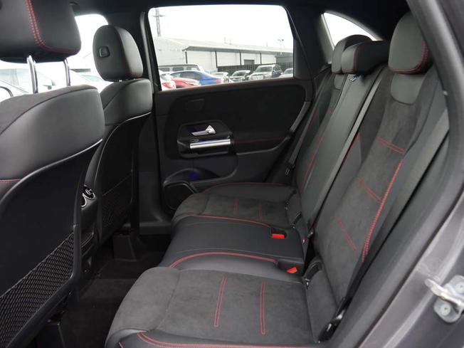 MERCEDES-BENZ B Class Photo 8