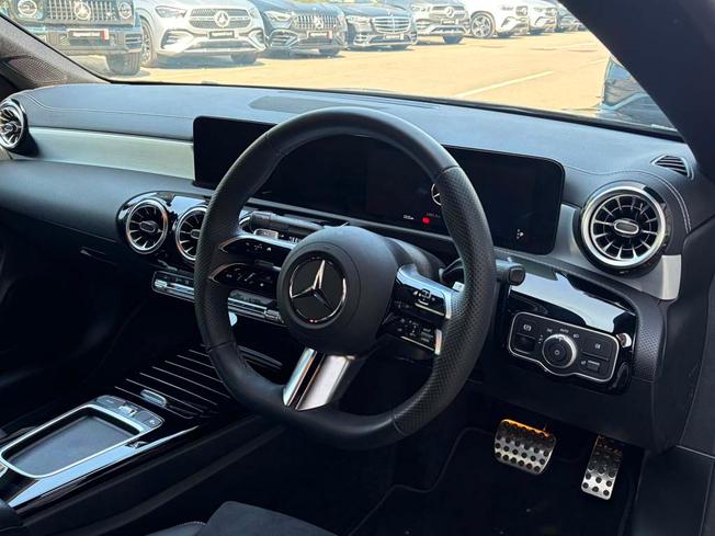 MERCEDES-BENZ CLA Class Photo 11