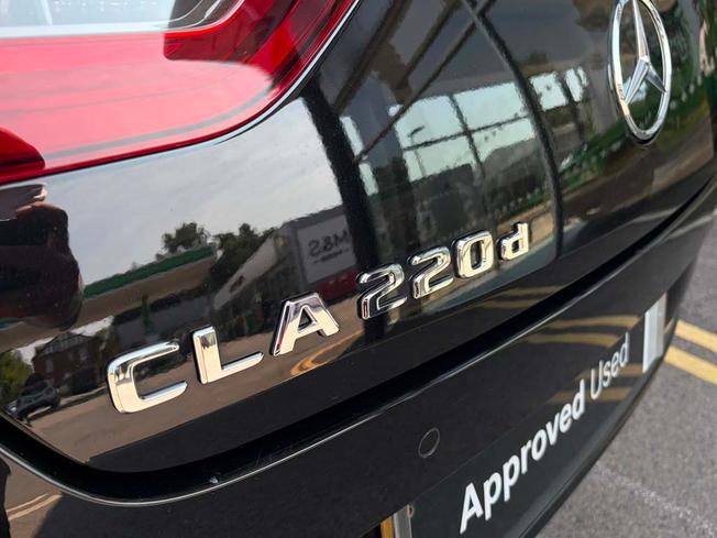 MERCEDES-BENZ CLA Class Photo 17