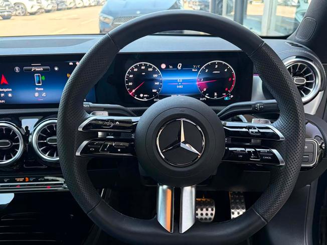 MERCEDES-BENZ CLA Class Photo 22