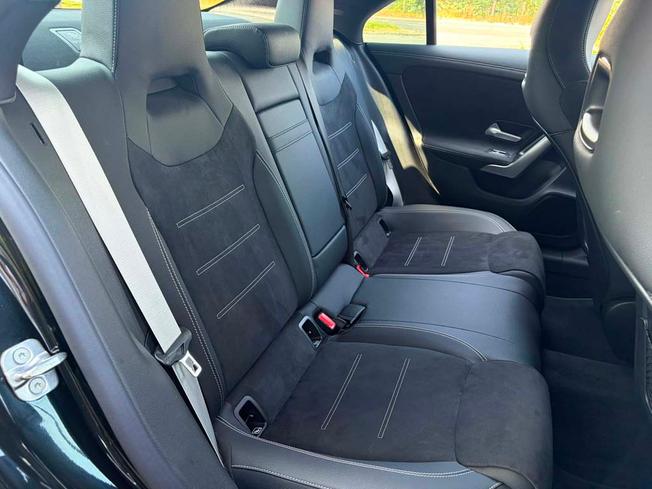 MERCEDES-BENZ CLA Class Photo 36