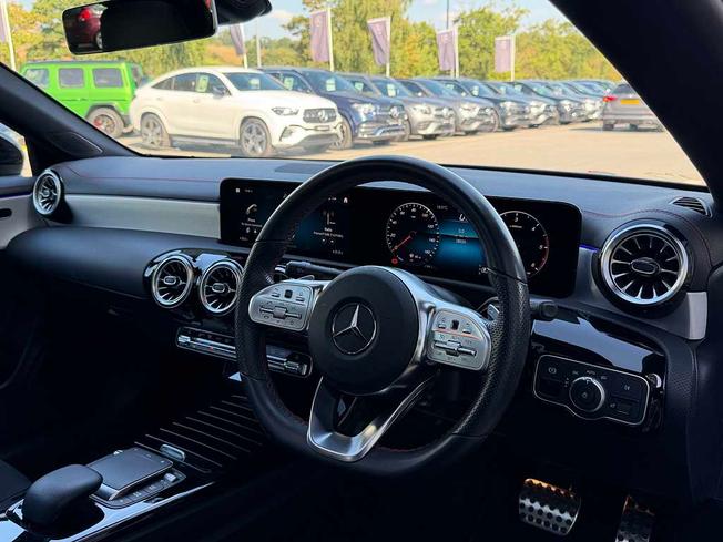 MERCEDES-BENZ CLA Class Photo 38