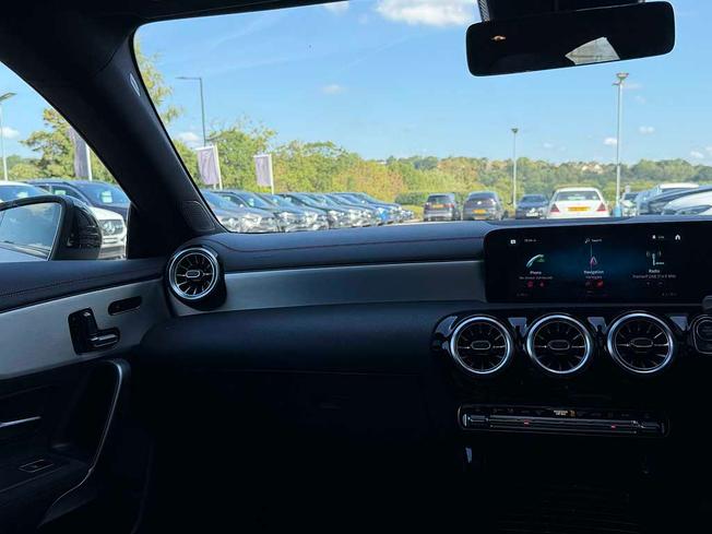 MERCEDES-BENZ CLA Class Photo 41