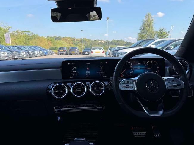 MERCEDES-BENZ CLA Class Photo 5