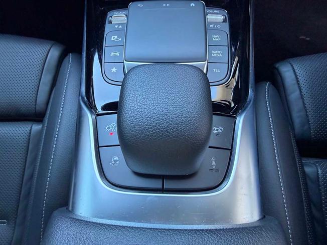 MERCEDES-BENZ CLA Class Photo 32