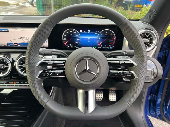 MERCEDES-BENZ Cla Class Photo 21