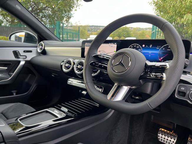 MERCEDES-BENZ Cla Class Photo 22
