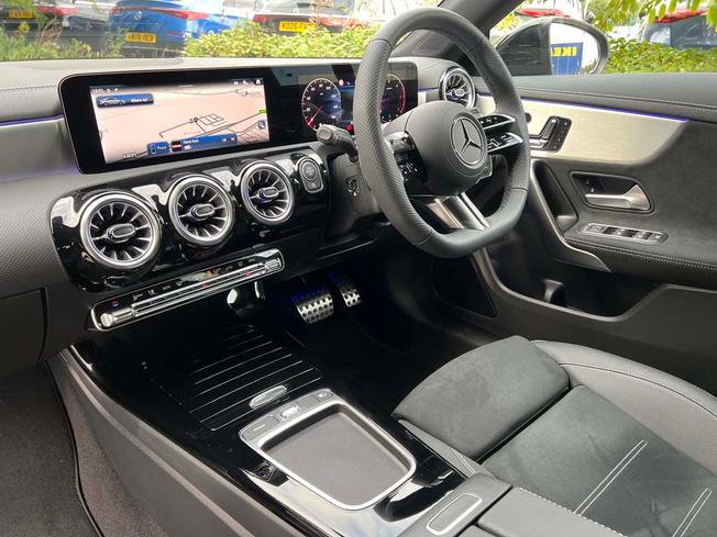 MERCEDES-BENZ Cla Class Photo 3