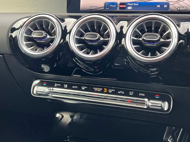 MERCEDES-BENZ Cla Class Photo 33