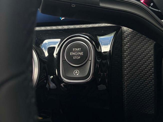 MERCEDES-BENZ CLA Class Photo 25