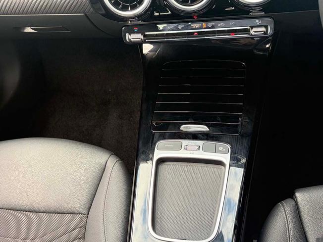 MERCEDES-BENZ CLA Class Photo 32