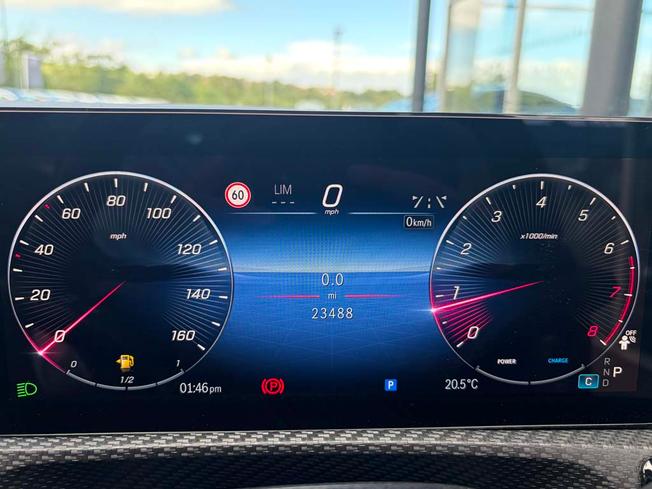 MERCEDES-BENZ CLA Class Photo 4