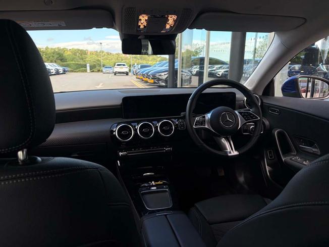 MERCEDES-BENZ CLA Class Photo 5