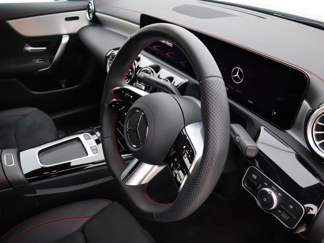 MERCEDES-BENZ CLA Class Photo 12