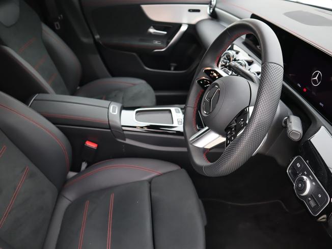 MERCEDES-BENZ CLA Class Photo 14