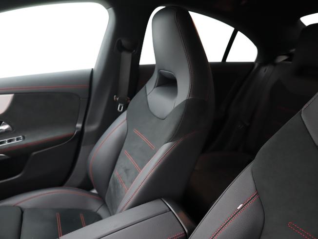 MERCEDES-BENZ CLA Class Photo 17
