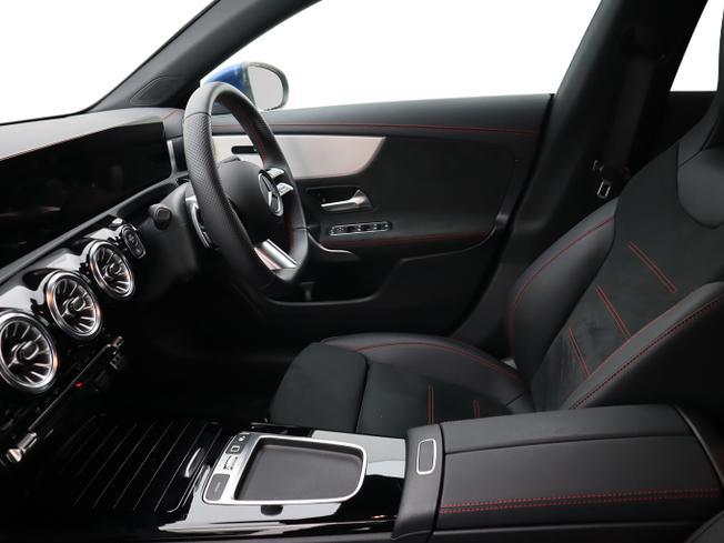 MERCEDES-BENZ CLA Class Photo 18