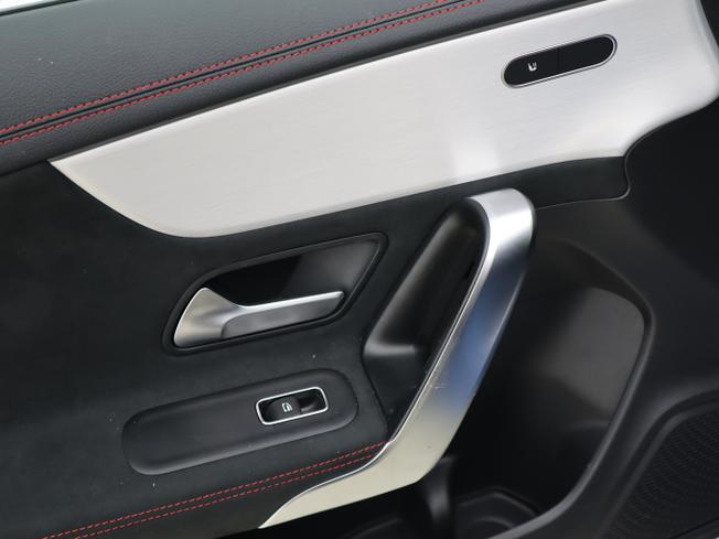 MERCEDES-BENZ CLA Class Photo 20