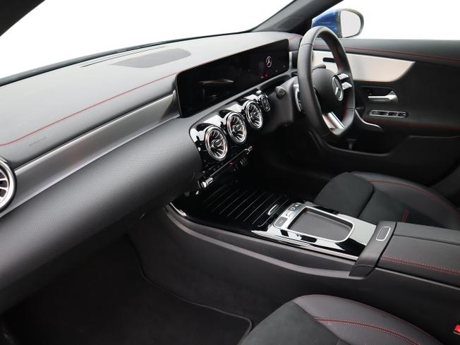 MERCEDES-BENZ CLA Class Photo 3
