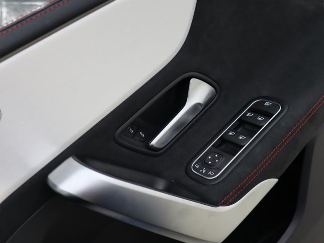 MERCEDES-BENZ CLA Class Photo 34