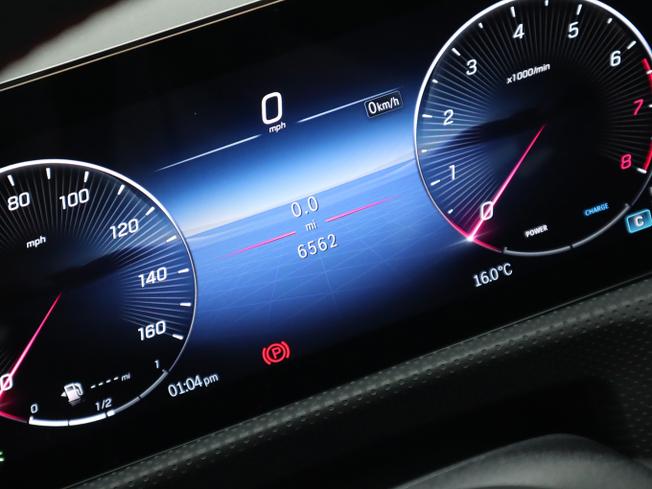 MERCEDES-BENZ CLA Class Photo 4