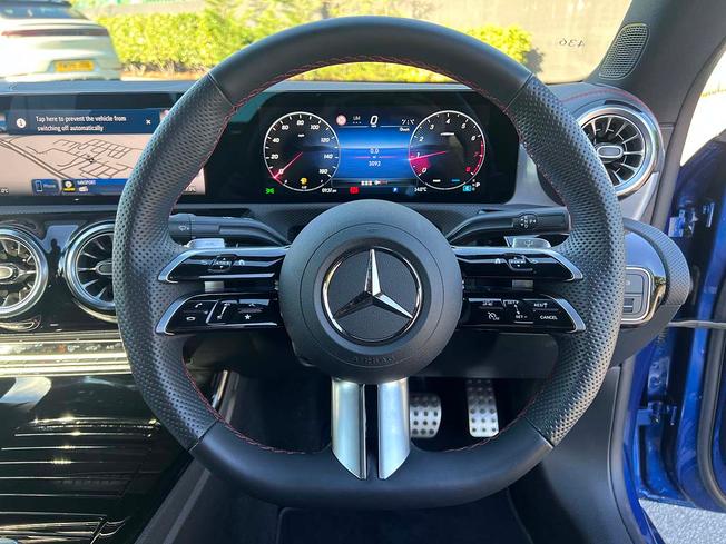 MERCEDES-BENZ CLA Class Photo 16