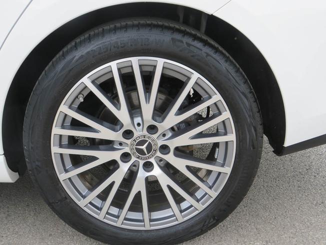 MERCEDES-BENZ CLA Class Photo 14