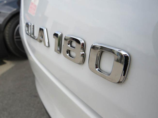 MERCEDES-BENZ CLA Class Photo 18