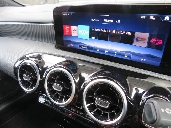 MERCEDES-BENZ CLA Class Photo 36
