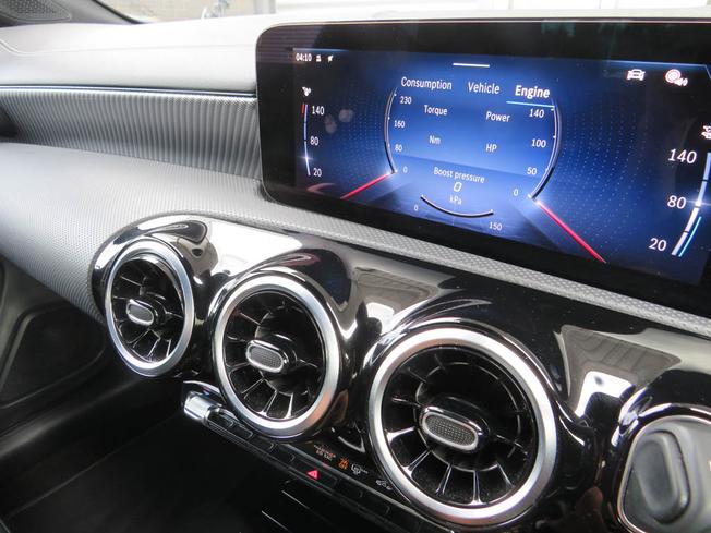 MERCEDES-BENZ CLA Class Photo 38