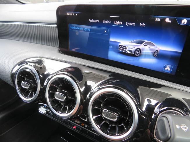 MERCEDES-BENZ CLA Class Photo 41