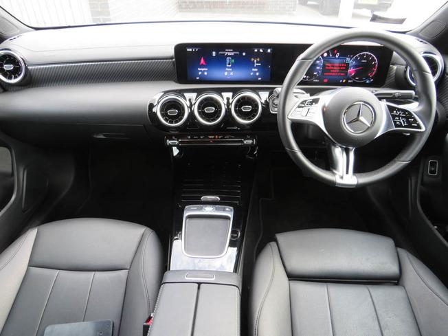 MERCEDES-BENZ CLA Class Photo 5